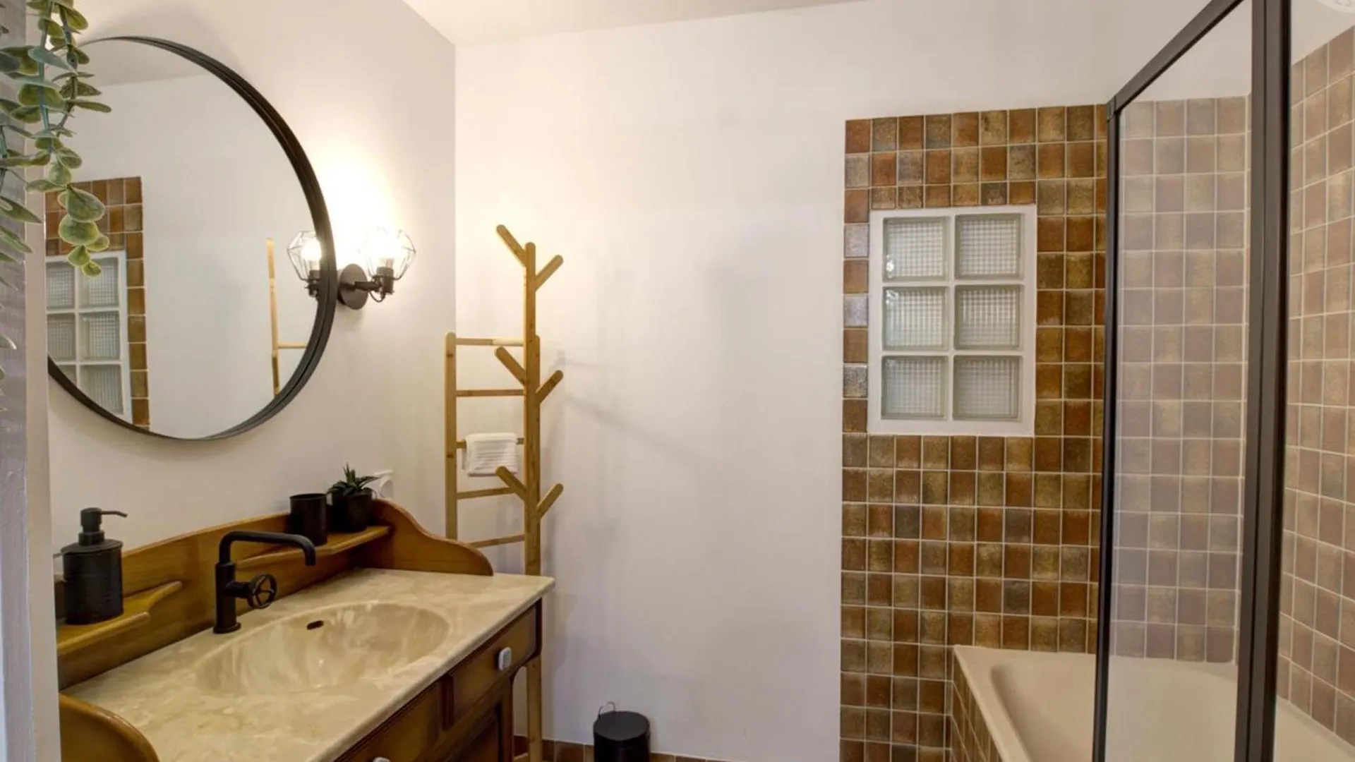 Gites Champetres Renoves Avec Terrasse, Jardin, Et Activites Pour Familles Et Amis - Fr-1-496-304 Belmont-de-la-Loire 0*,