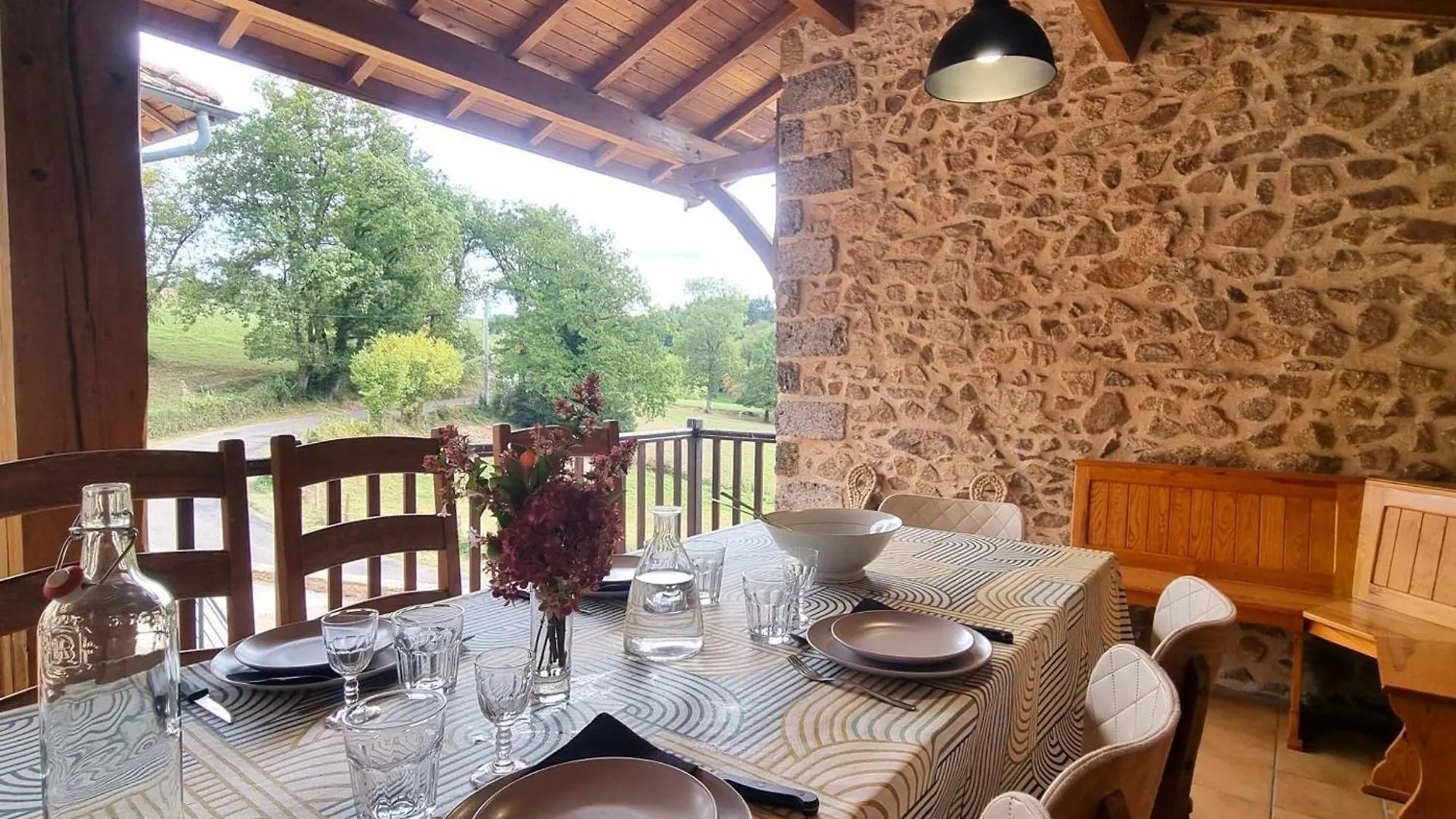 Gites Champetres Renoves Avec Terrasse, Jardin, Et Activites Pour Familles Et Amis - Fr-1-496-304 Belmont-de-la-Loire 0*,  France
